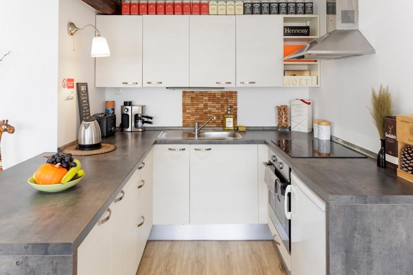 ברטיסלאבה Vip Apartment In Old Town With Free Parking מראה חיצוני תמונה