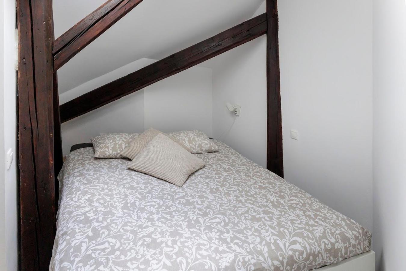 ברטיסלאבה Vip Apartment In Old Town With Free Parking מראה חיצוני תמונה