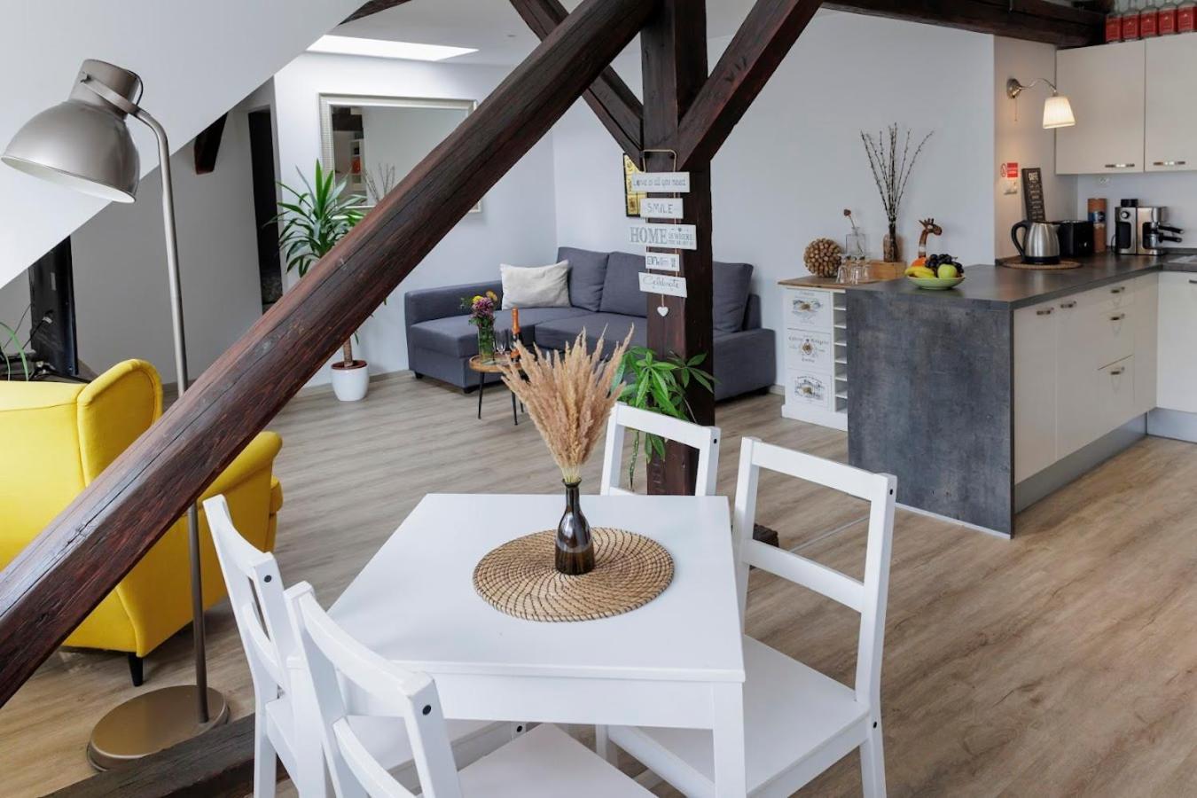 ברטיסלאבה Vip Apartment In Old Town With Free Parking מראה חיצוני תמונה