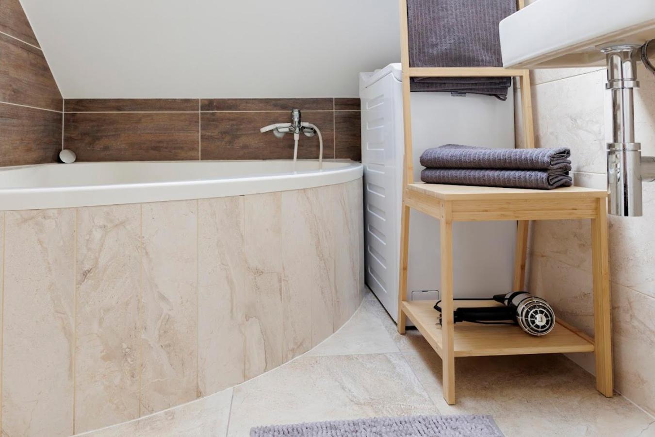 ברטיסלאבה Vip Apartment In Old Town With Free Parking מראה חיצוני תמונה