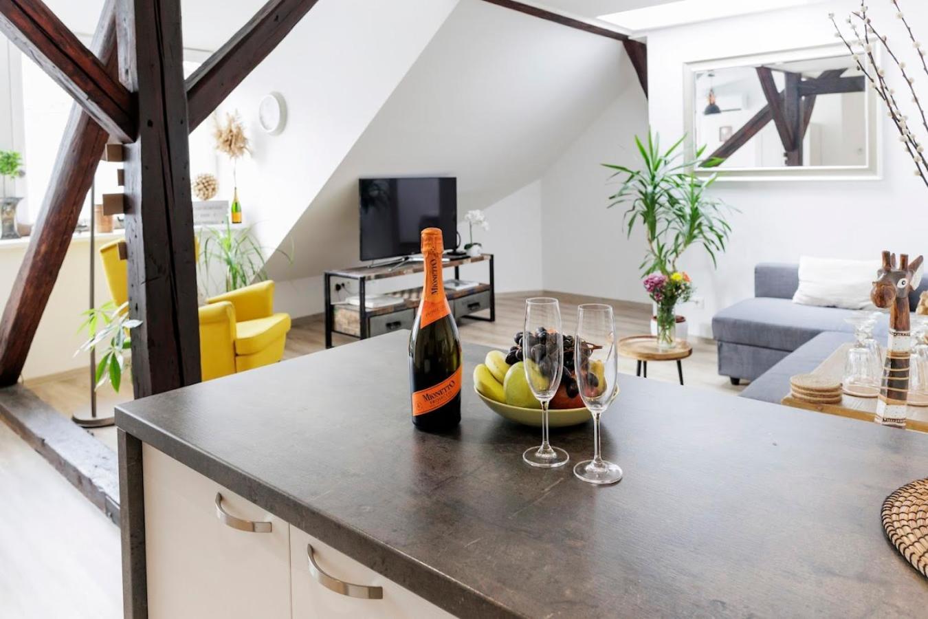 ברטיסלאבה Vip Apartment In Old Town With Free Parking מראה חיצוני תמונה