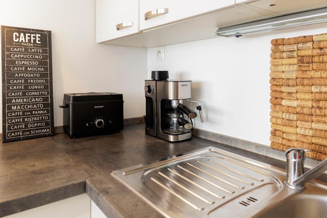 ברטיסלאבה Vip Apartment In Old Town With Free Parking מראה חיצוני תמונה