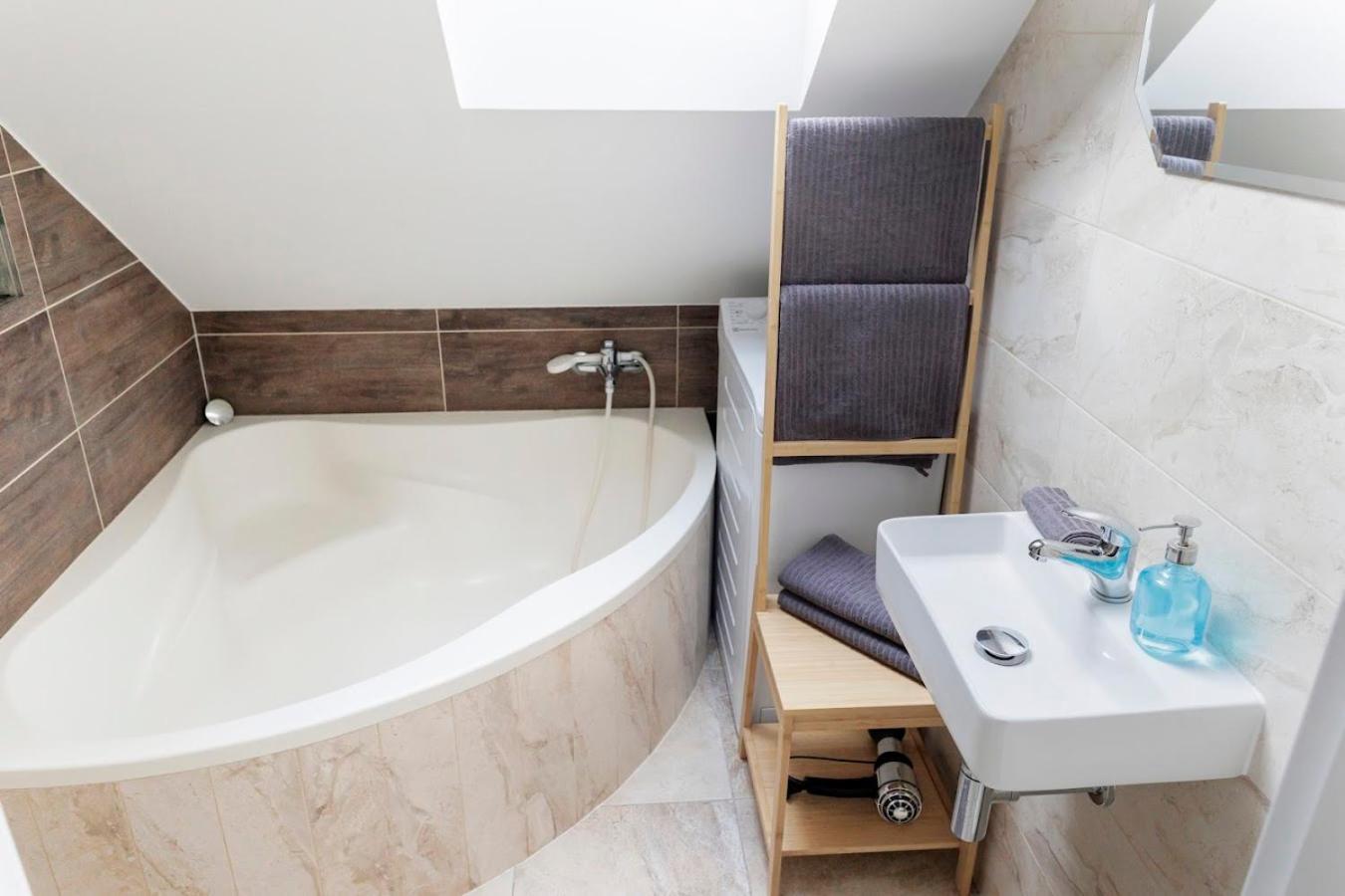 ברטיסלאבה Vip Apartment In Old Town With Free Parking מראה חיצוני תמונה
