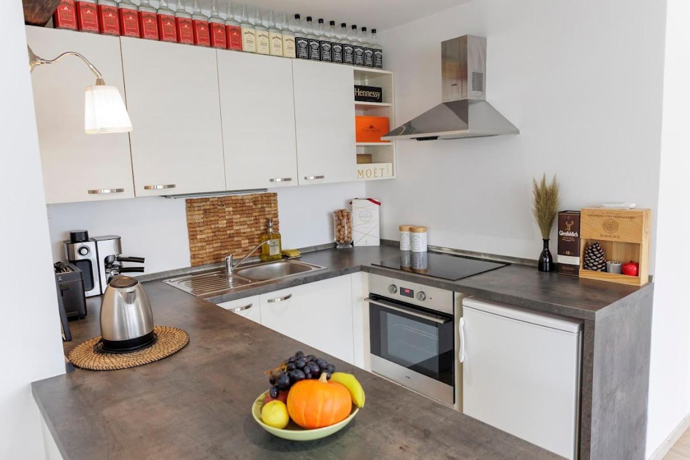 ברטיסלאבה Vip Apartment In Old Town With Free Parking מראה חיצוני תמונה